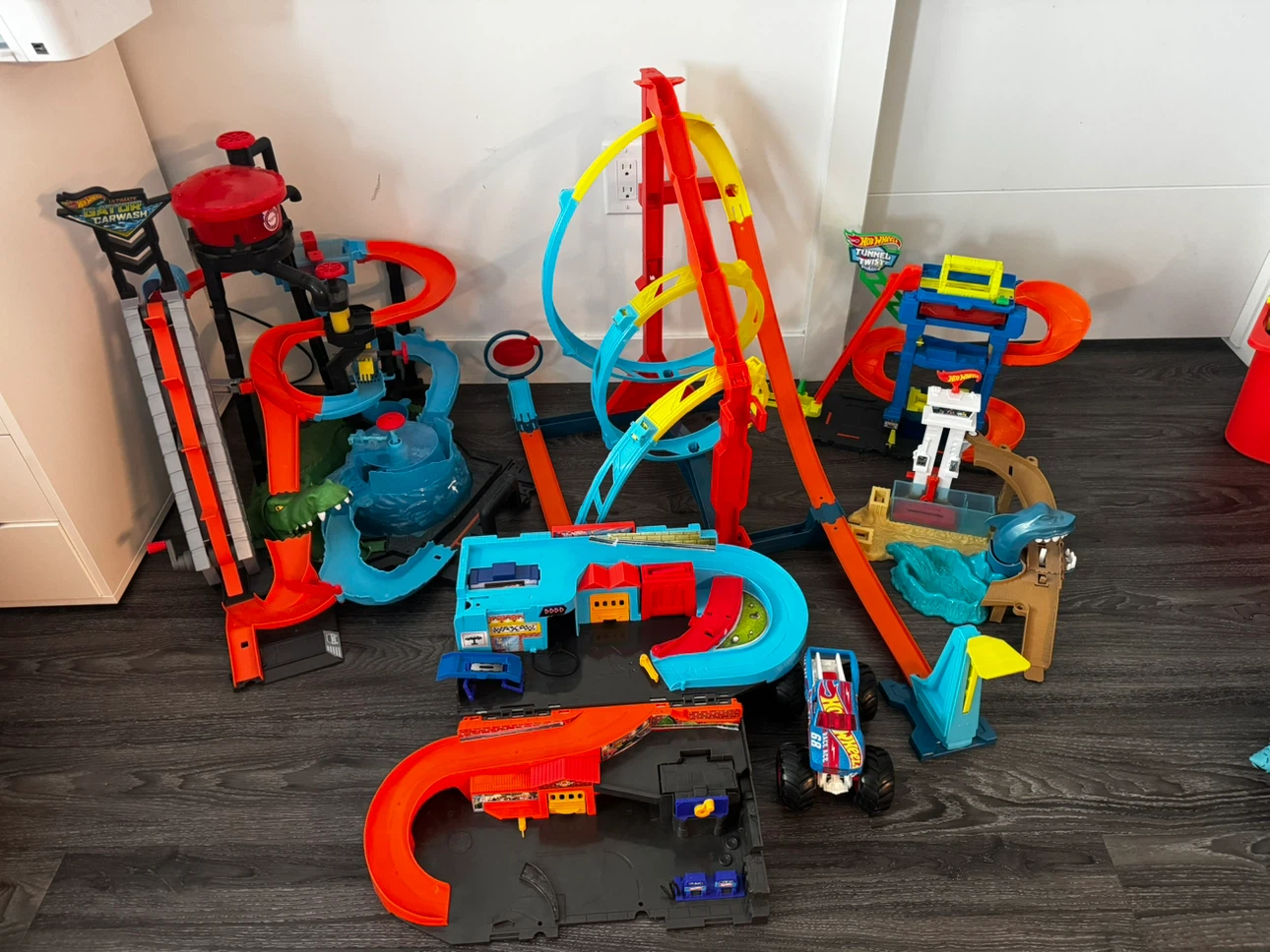 Hot Wheels Track and Playset
