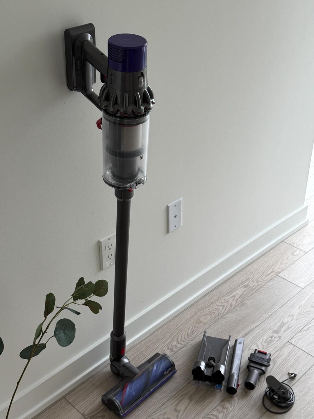 Dyson v10 SV27 B Vacuum,Free Delivery
