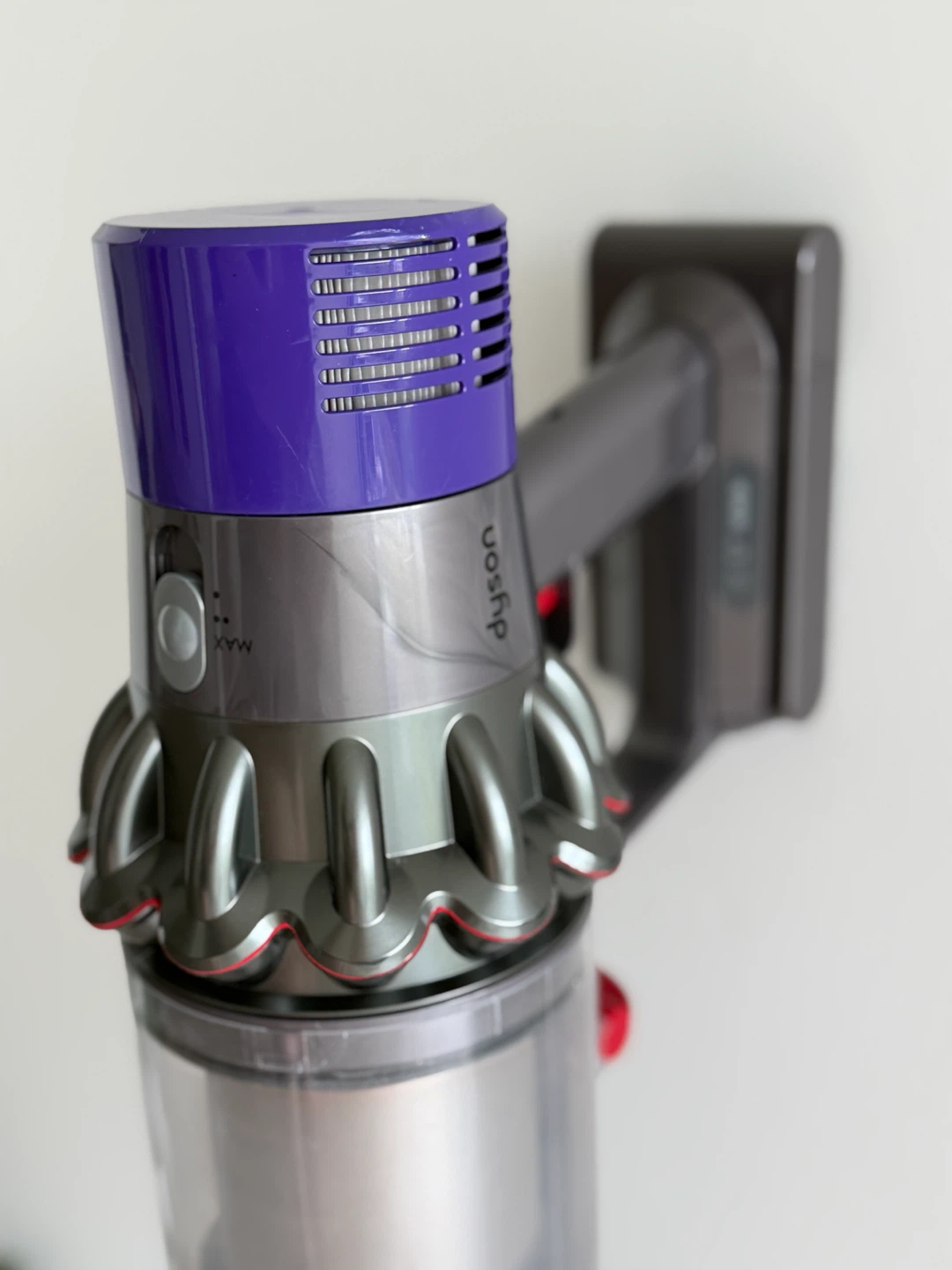 Dyson v10 SV27 B Vacuum,Free Delivery - photo 5