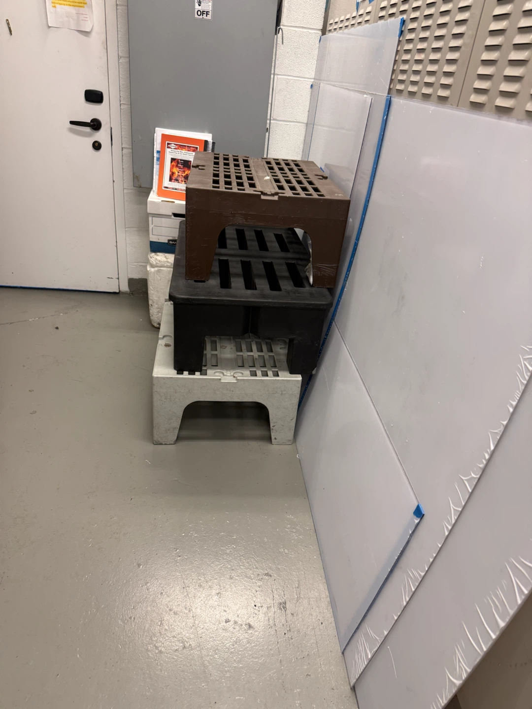 Set of 3 Plastic Dunnage Racks