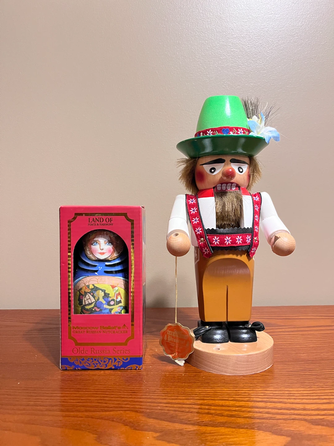 VINTAGE NUTCRACKER, WOODEN NESTING DOLLS Read description)