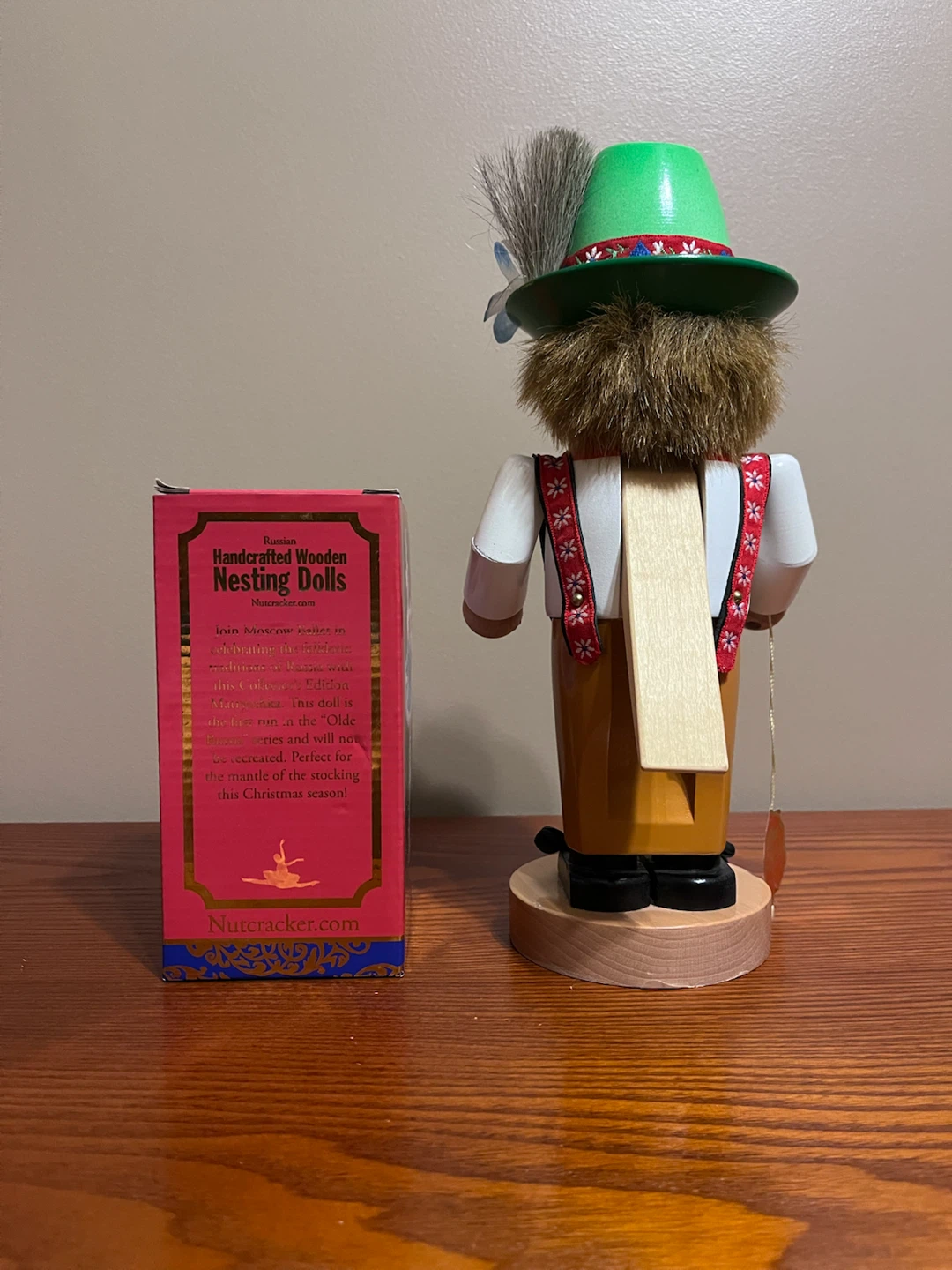 VINTAGE NUTCRACKER, WOODEN NESTING DOLLS Read description) - photo 2