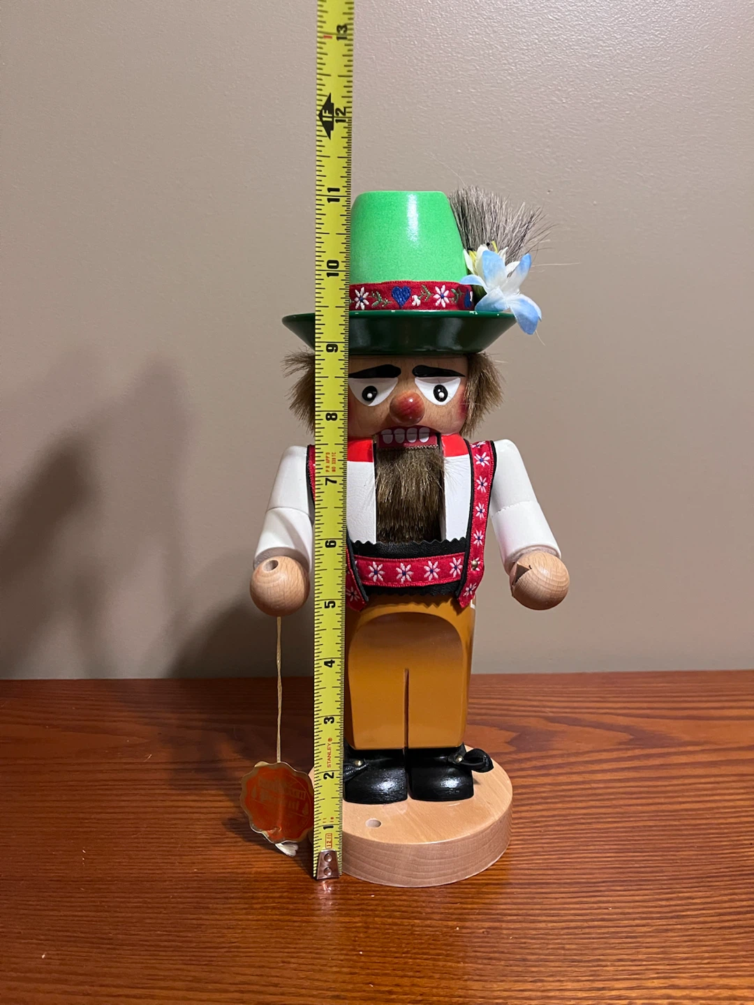 VINTAGE NUTCRACKER, WOODEN NESTING DOLLS Read description) - photo 3