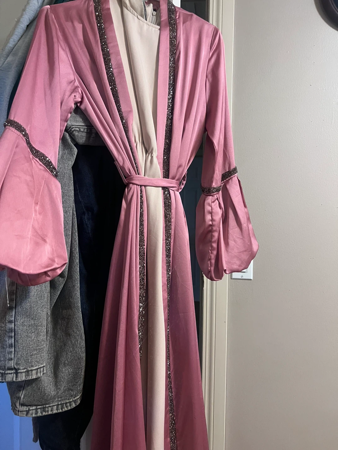 Türkan Pink and Cream Abaya