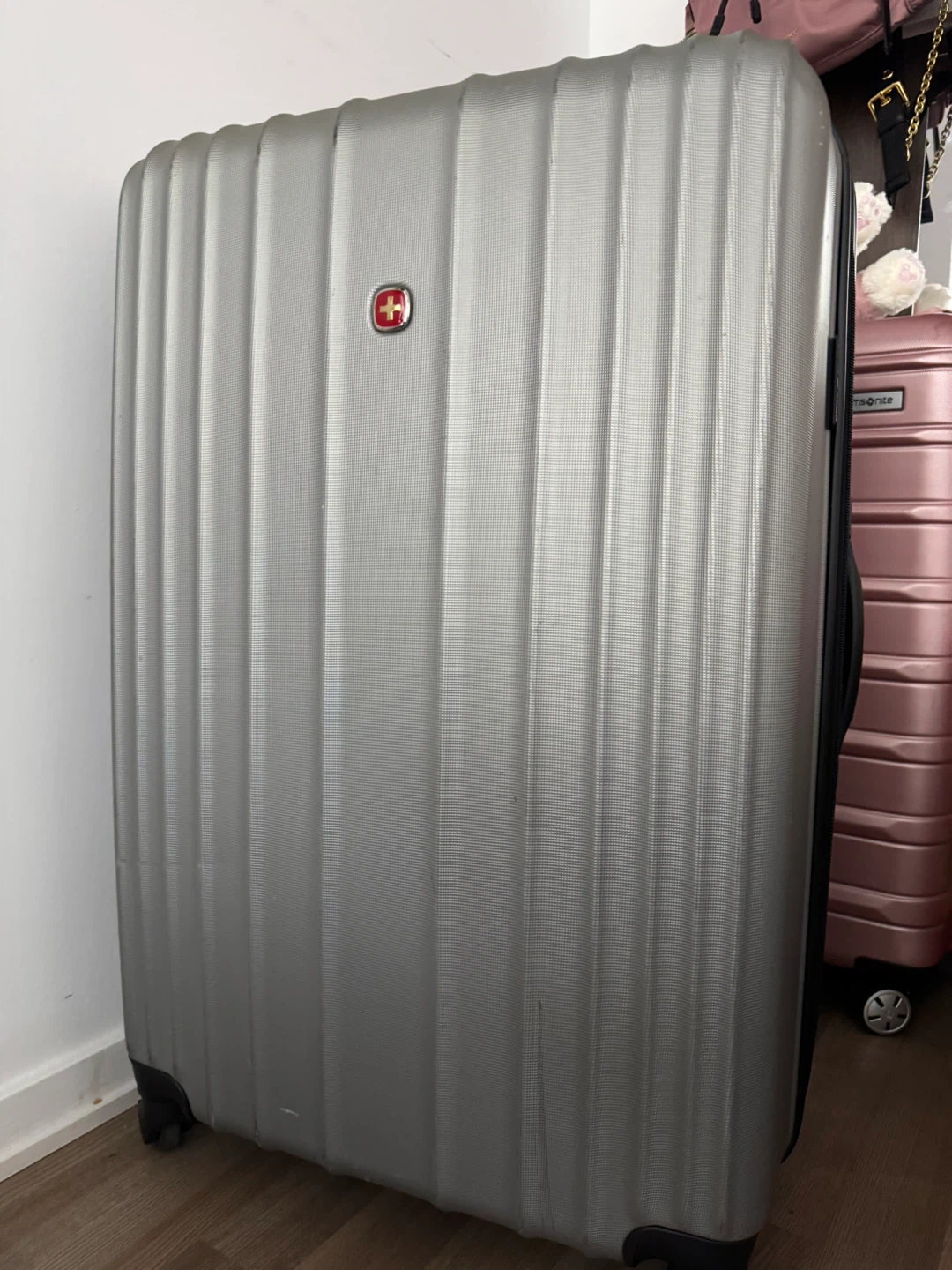 28” SwissGear Hardside Spinner Luggage
