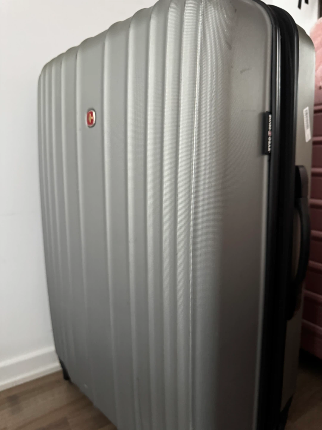 28” SwissGear Hardside Spinner Luggage - photo 3