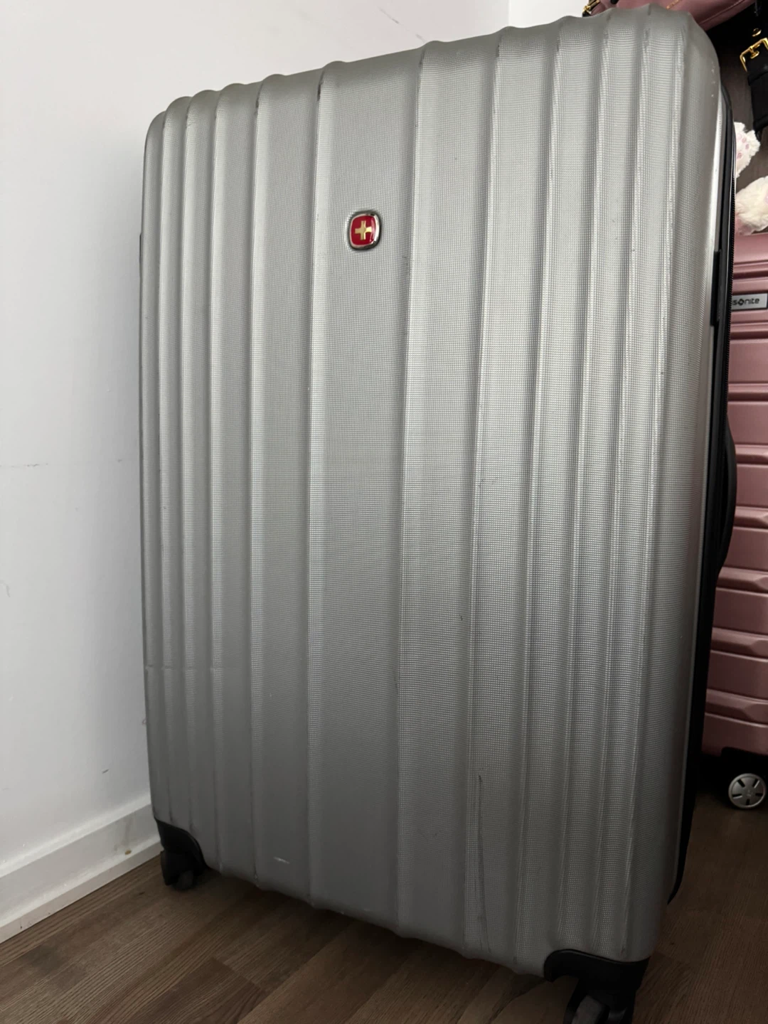 28” SwissGear Hardside Spinner Luggage - photo 4