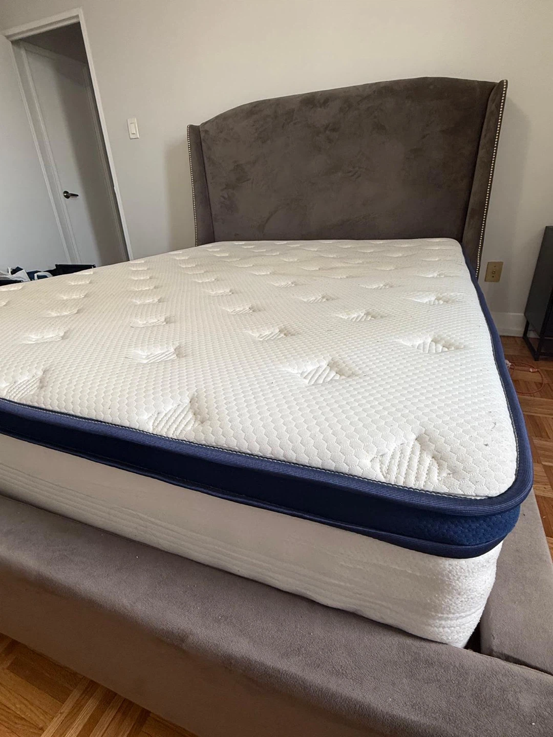 Molblly Queen Bed Set with Upholstered Wingback Headboard - photo 3