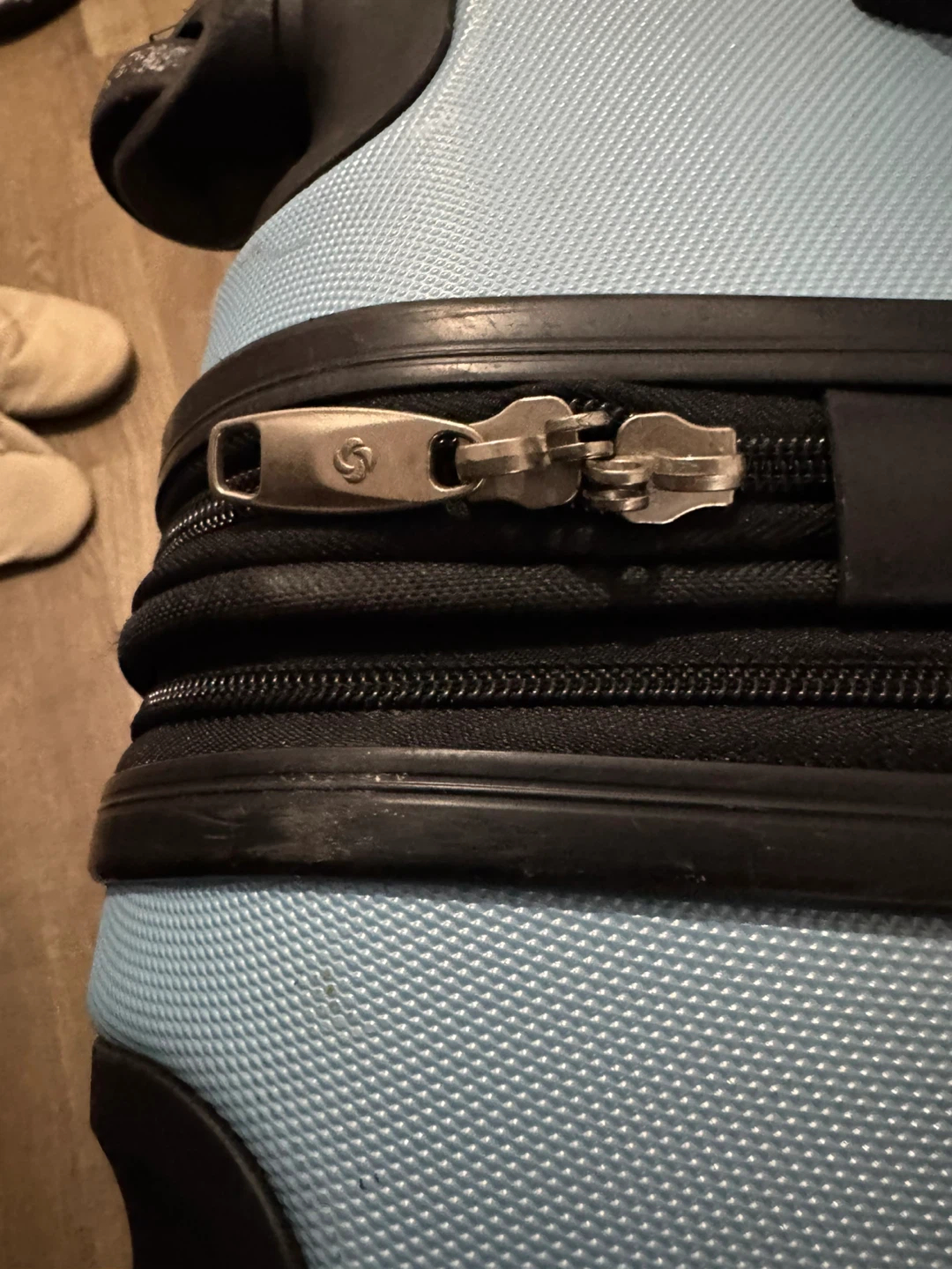 24” Samsonite Blue Hard Shell Luggage - photo 2