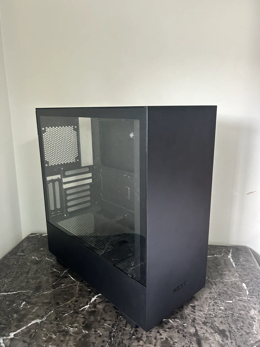 NZXT H510i with one case fan and gpu support bracket
