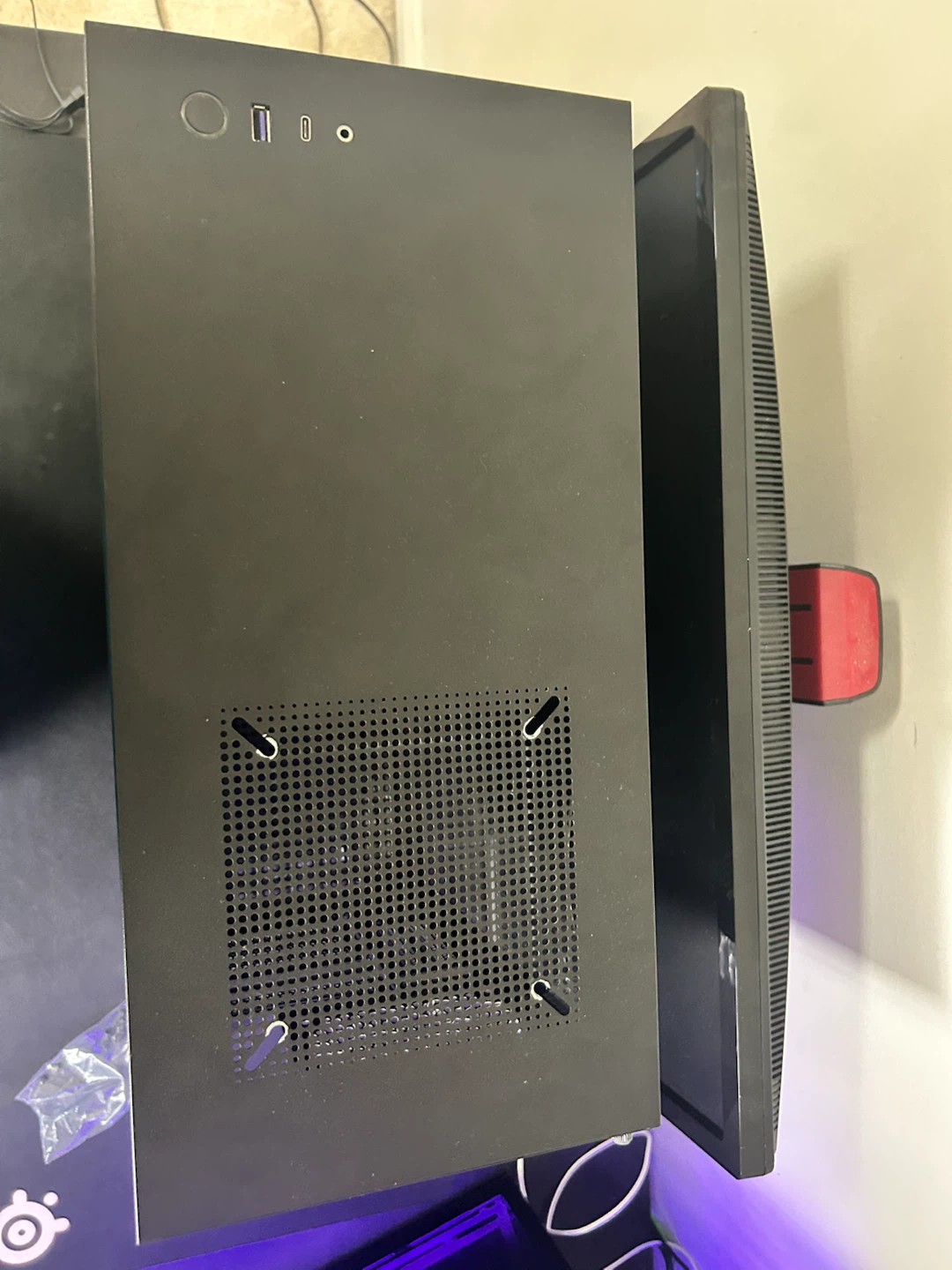 NZXT H510i with one case fan and gpu support bracket - photo 3
