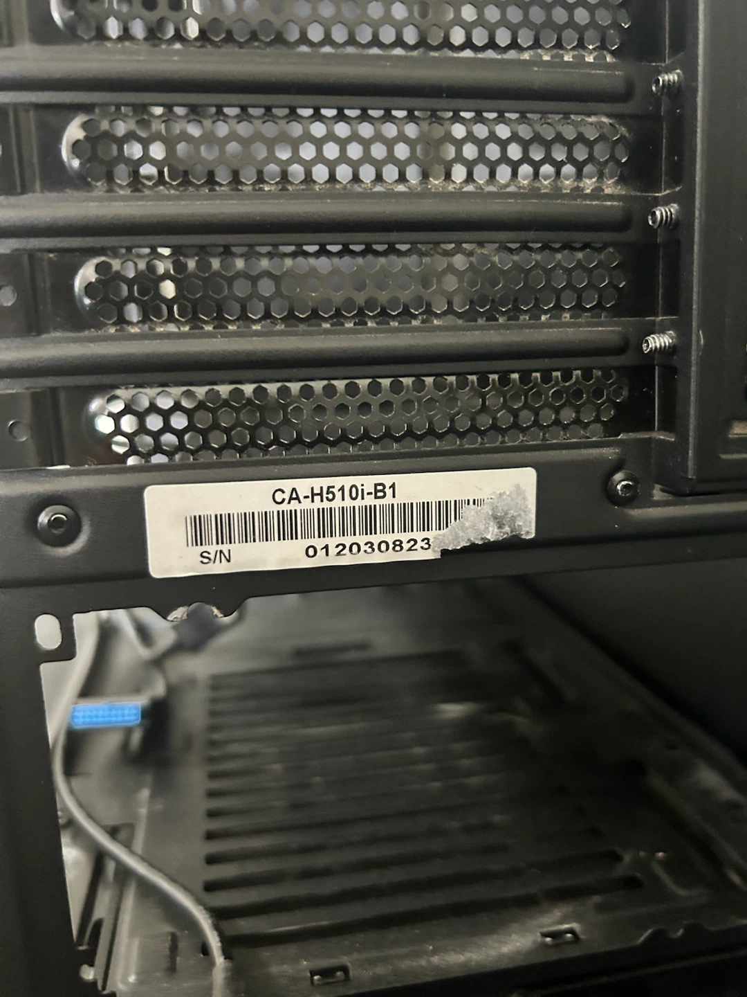 NZXT H510i with one case fan and gpu support bracket - photo 5