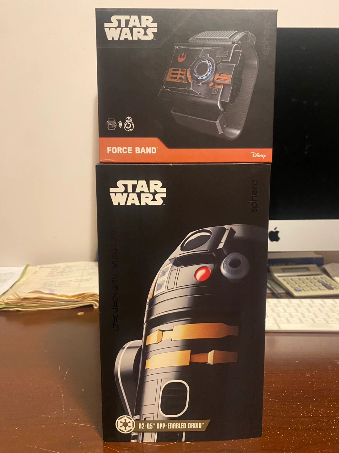 Star Wars Sphero R2-Q5 Droid and Force Band