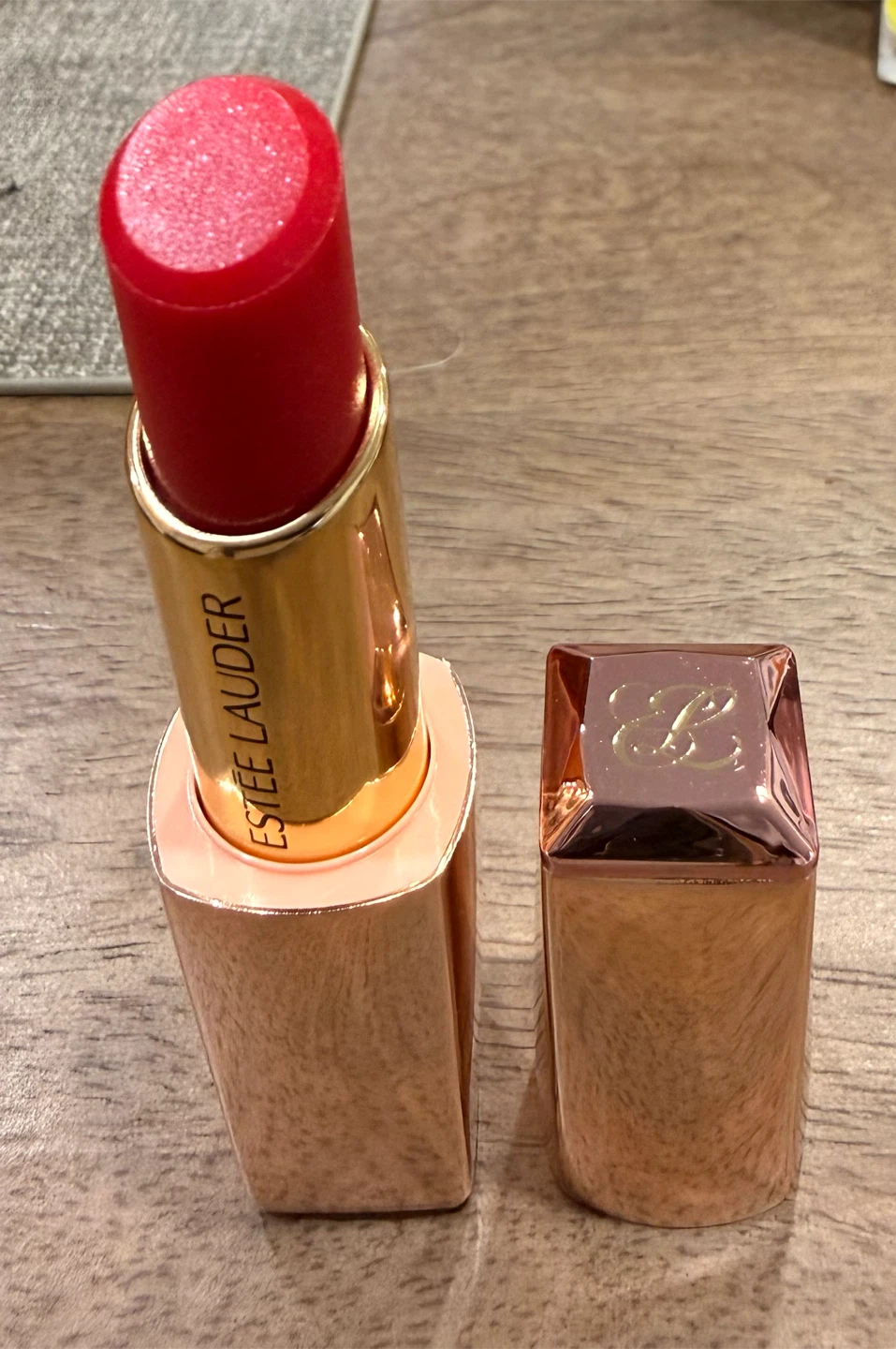 Estée Lauder Pure Color Crystal Balm – 004 Caring Crystal