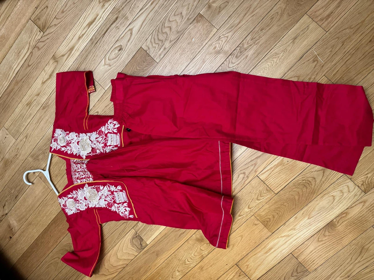 Red embroidered traditional outfit - photo 2