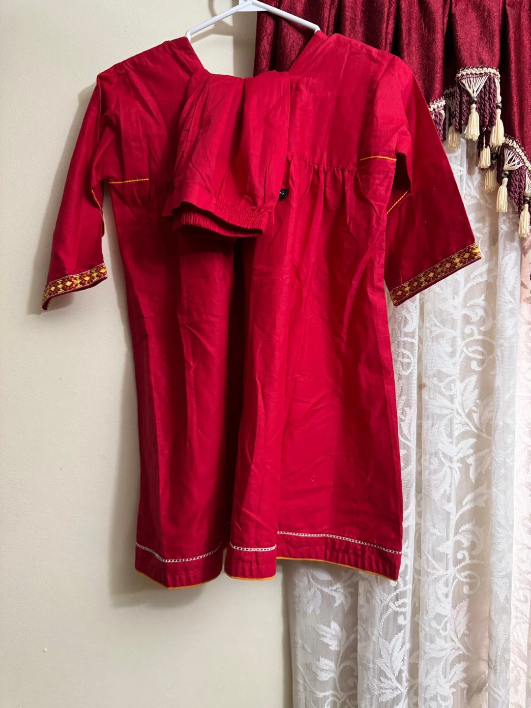 Red embroidered traditional outfit - photo 3