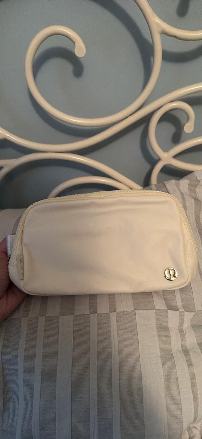 Lululemon butter cream belt bag 1L - photo 2