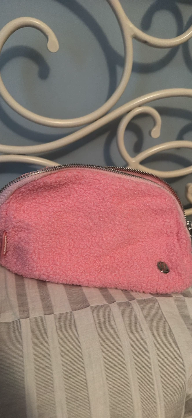 Lululemon belt bag 1L fleece pink