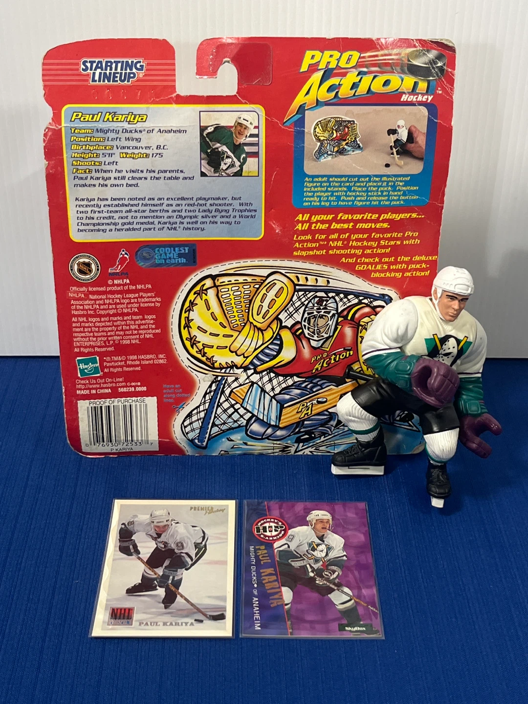 Vintage 90s Mighty Ducks Paul Kariya Action Figure + Free Cards - photo 3