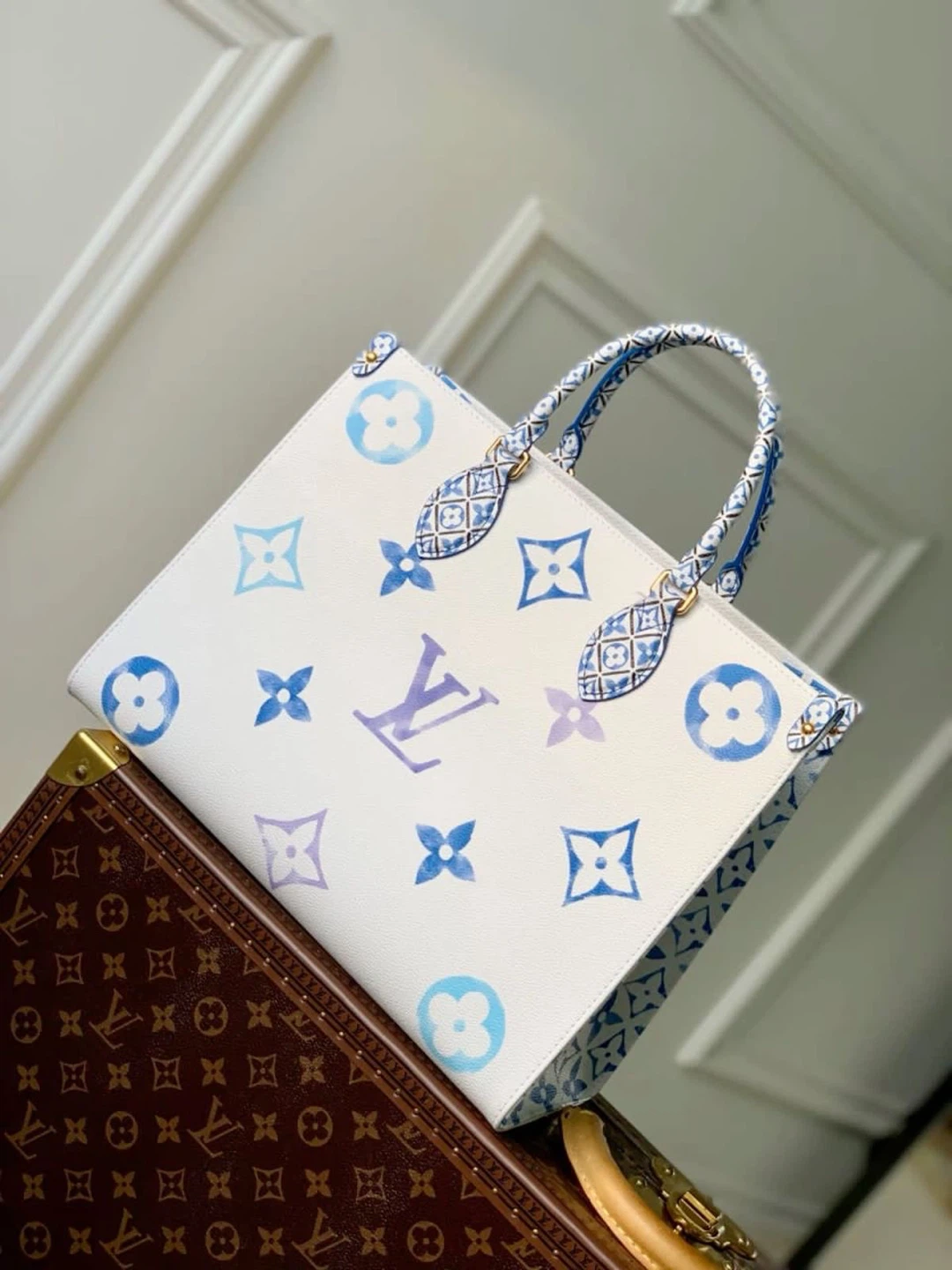 Louis Vuitton Onthego MM Tote Bag