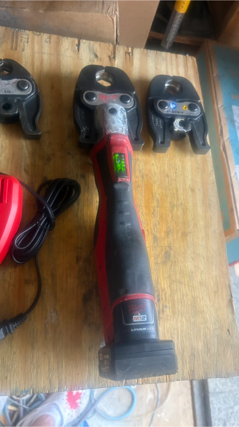 Milwaukee M12 Force Logic Press Tool with Jaws