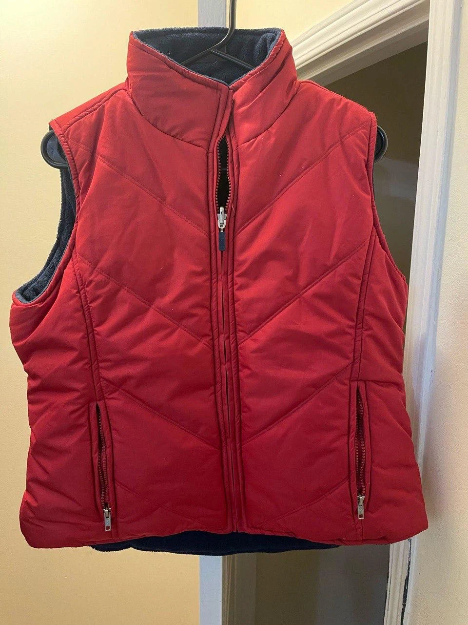 Reversible Red and Navy Fleece Vest - photo 4