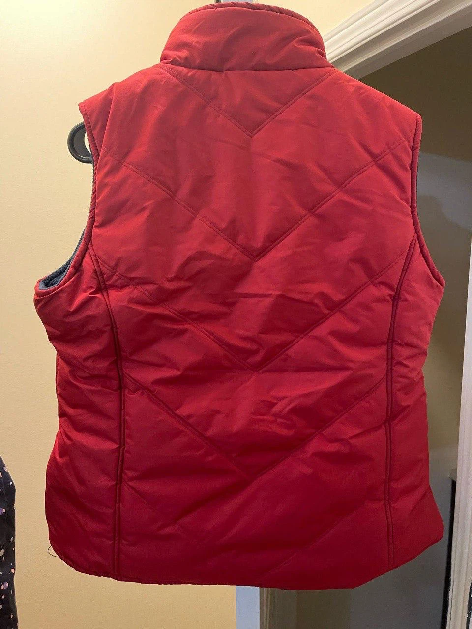 Reversible Red and Navy Fleece Vest - photo 5