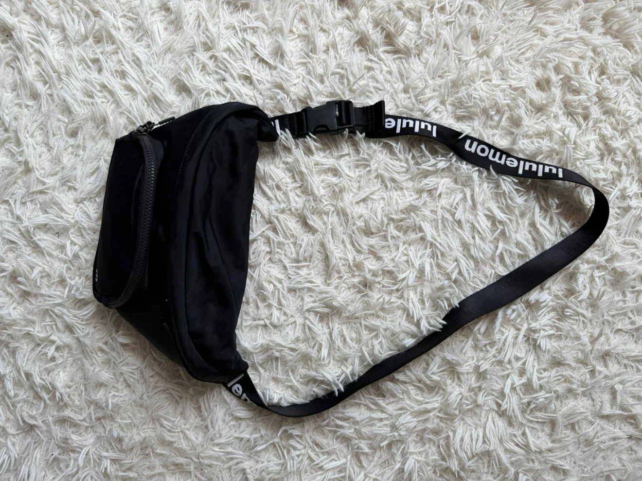 Lululemon Belt Bag Extra Large in Black 4L