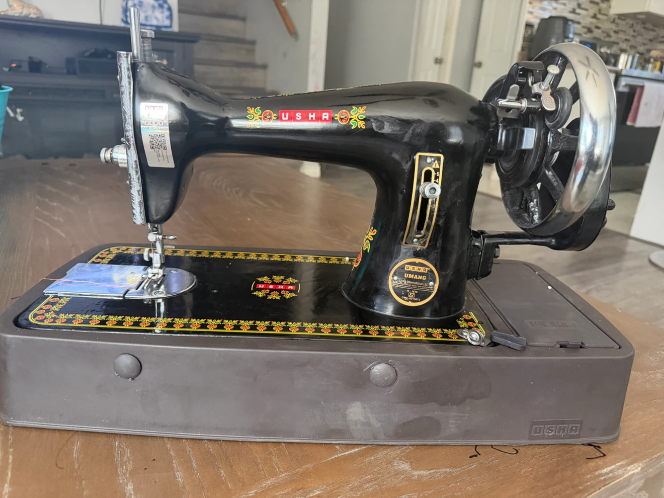 Sewing machine - photo 2