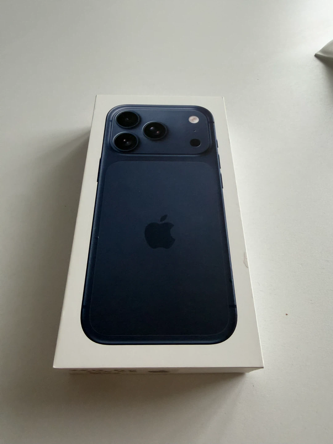 Apple iPhone 17 Pro Box