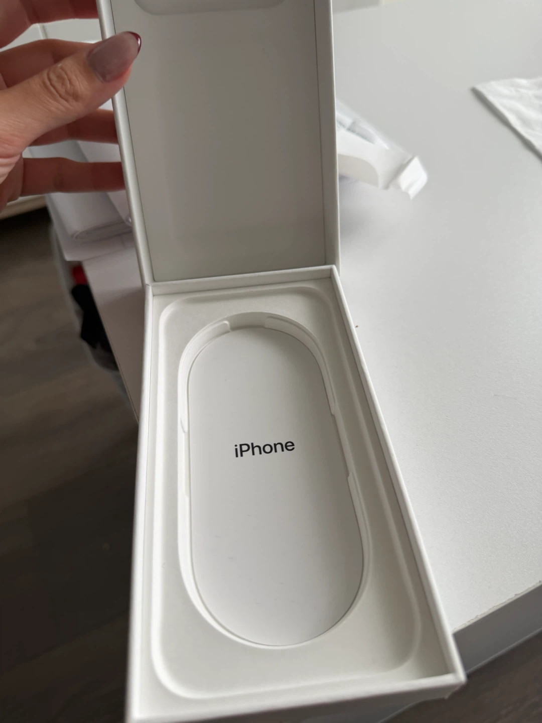 Apple iPhone 17 Pro Box - photo 2