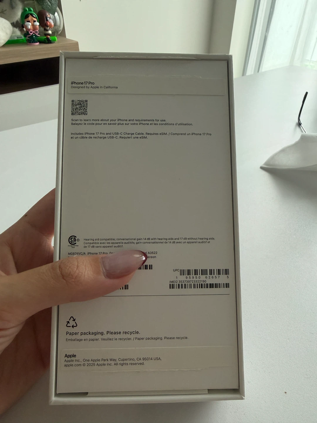 Apple iPhone 17 Pro Box - photo 3