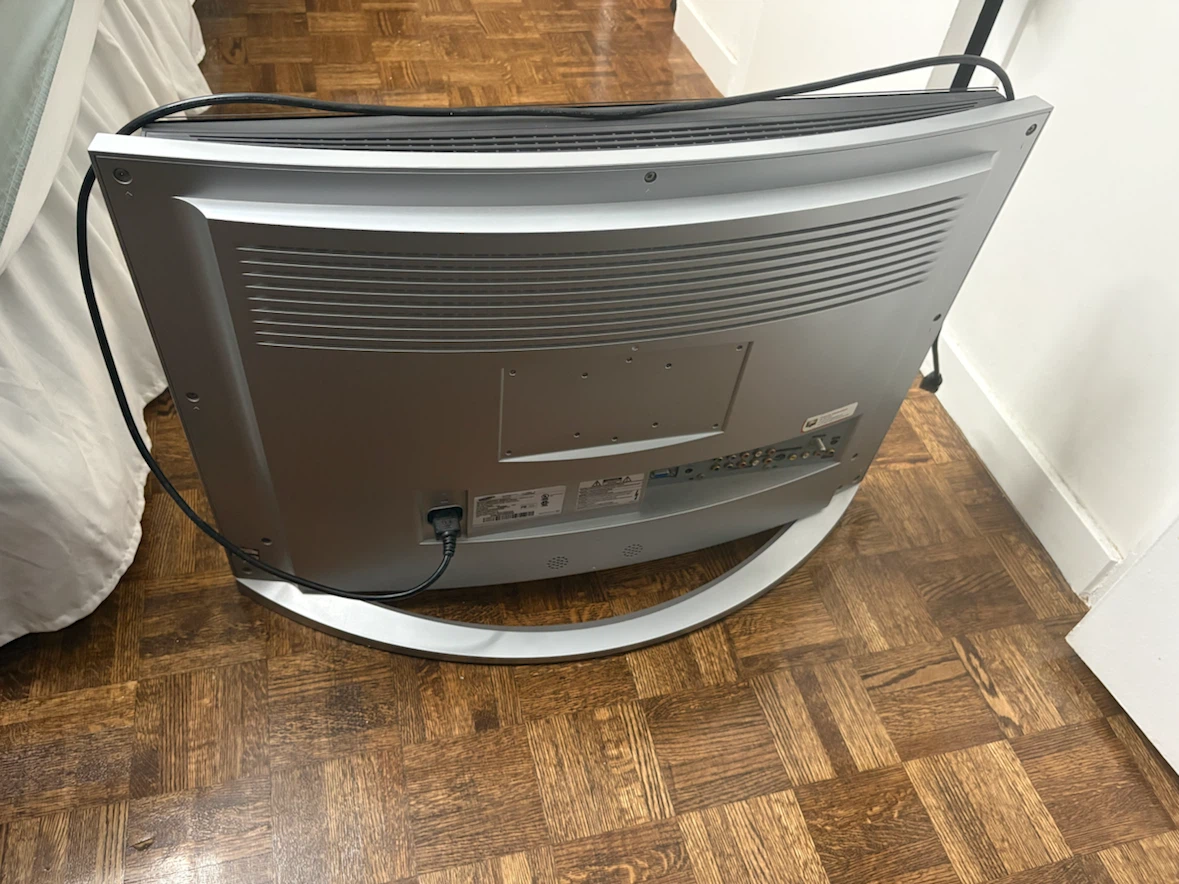 Samsung LCD TV - photo 2
