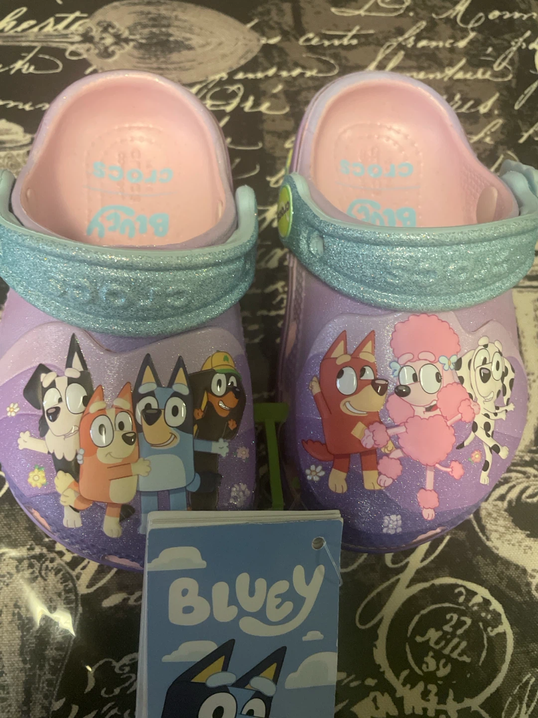New Bluey Crocs Kids Shoes Size C6 - photo 2