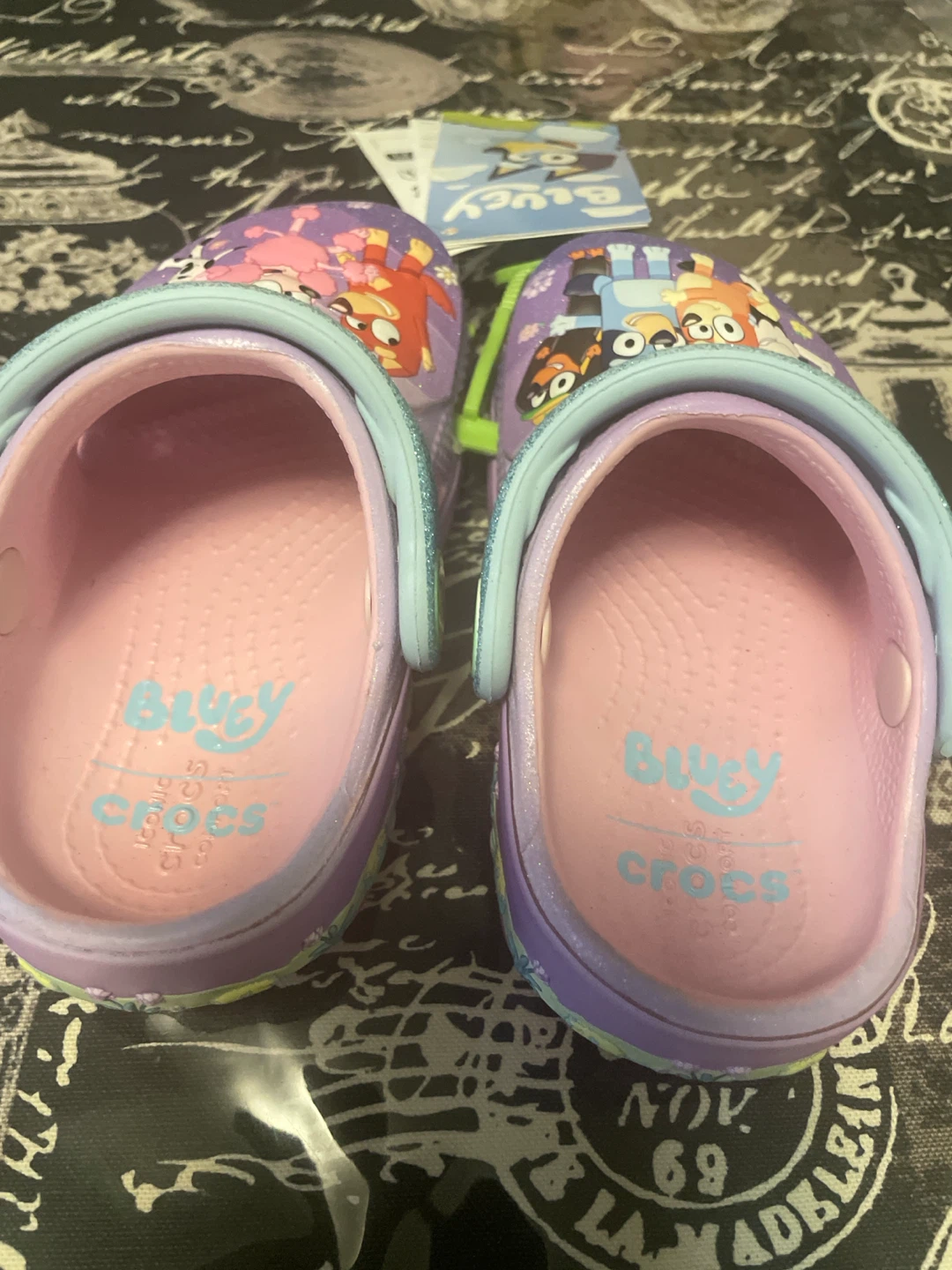 New Bluey Crocs Kids Shoes Size C6 - photo 3
