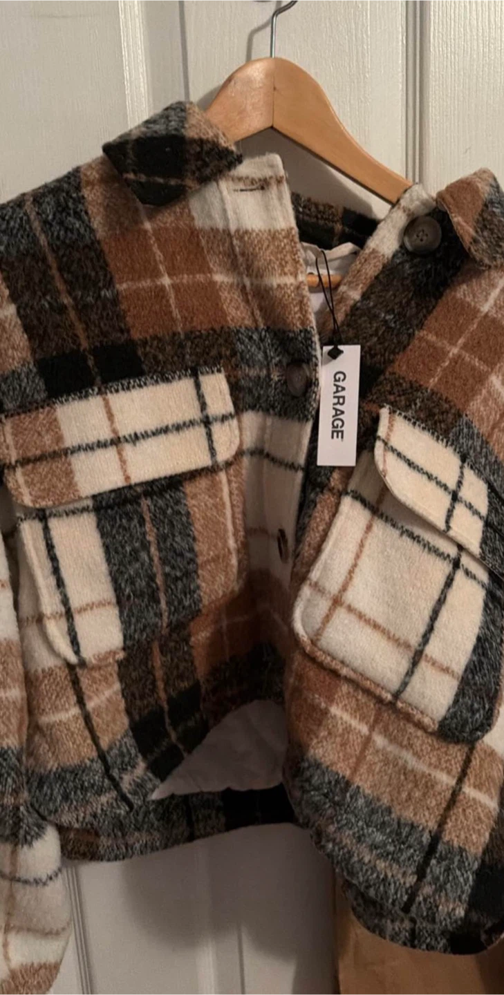 Women garage shacket size small plaid jacket size small tags on