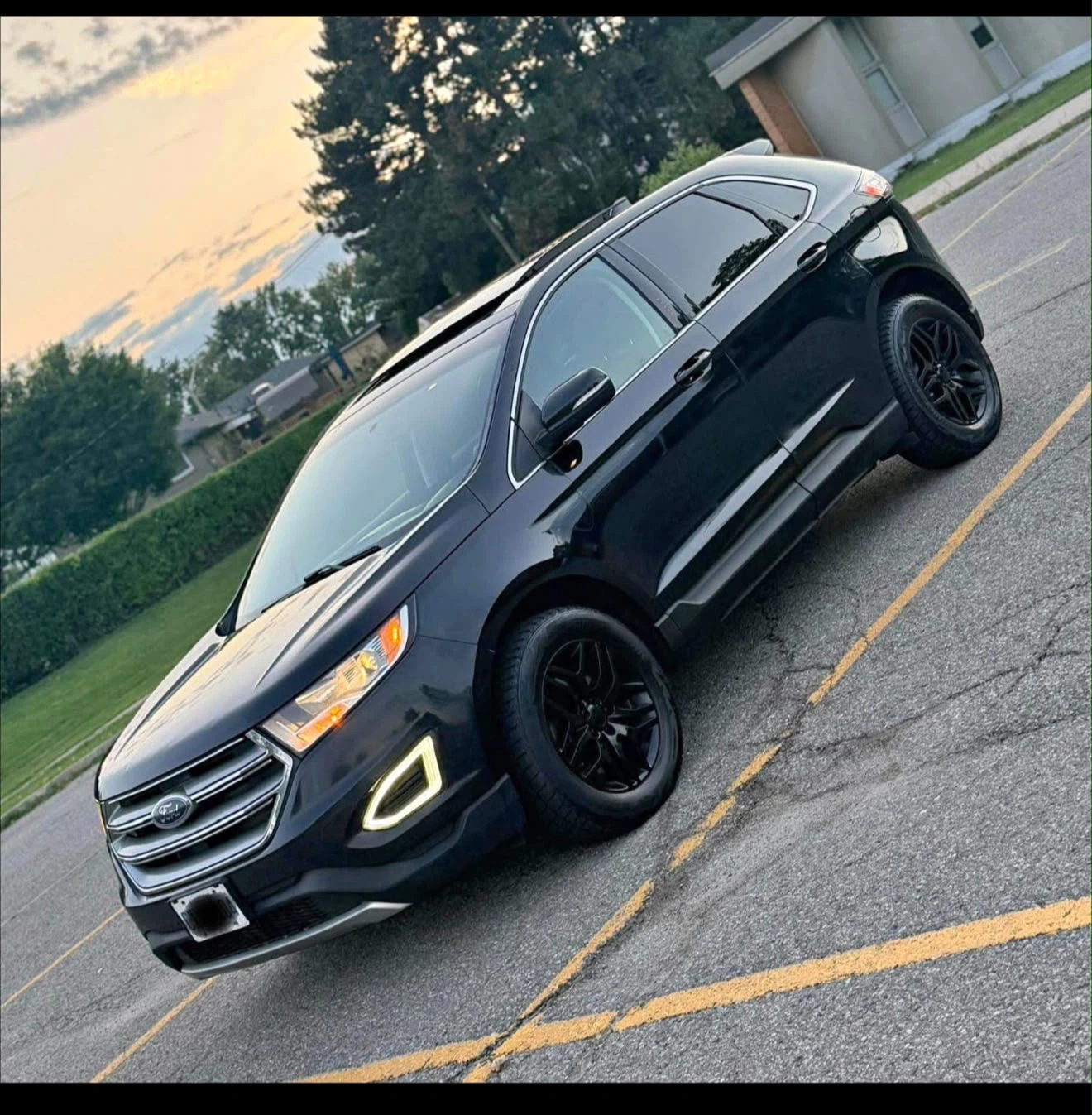 Black Ford Edge SEL AWD