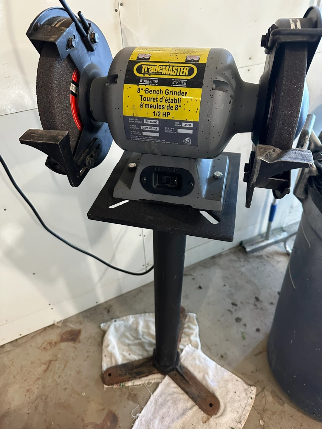 grinder with stand, portable air tank, floor jack