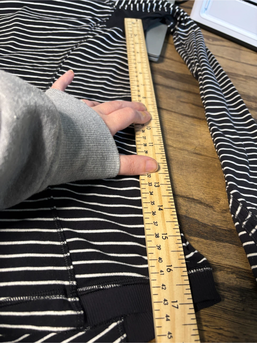 Lululemon Black and White Striped Long Sleeve - photo 3