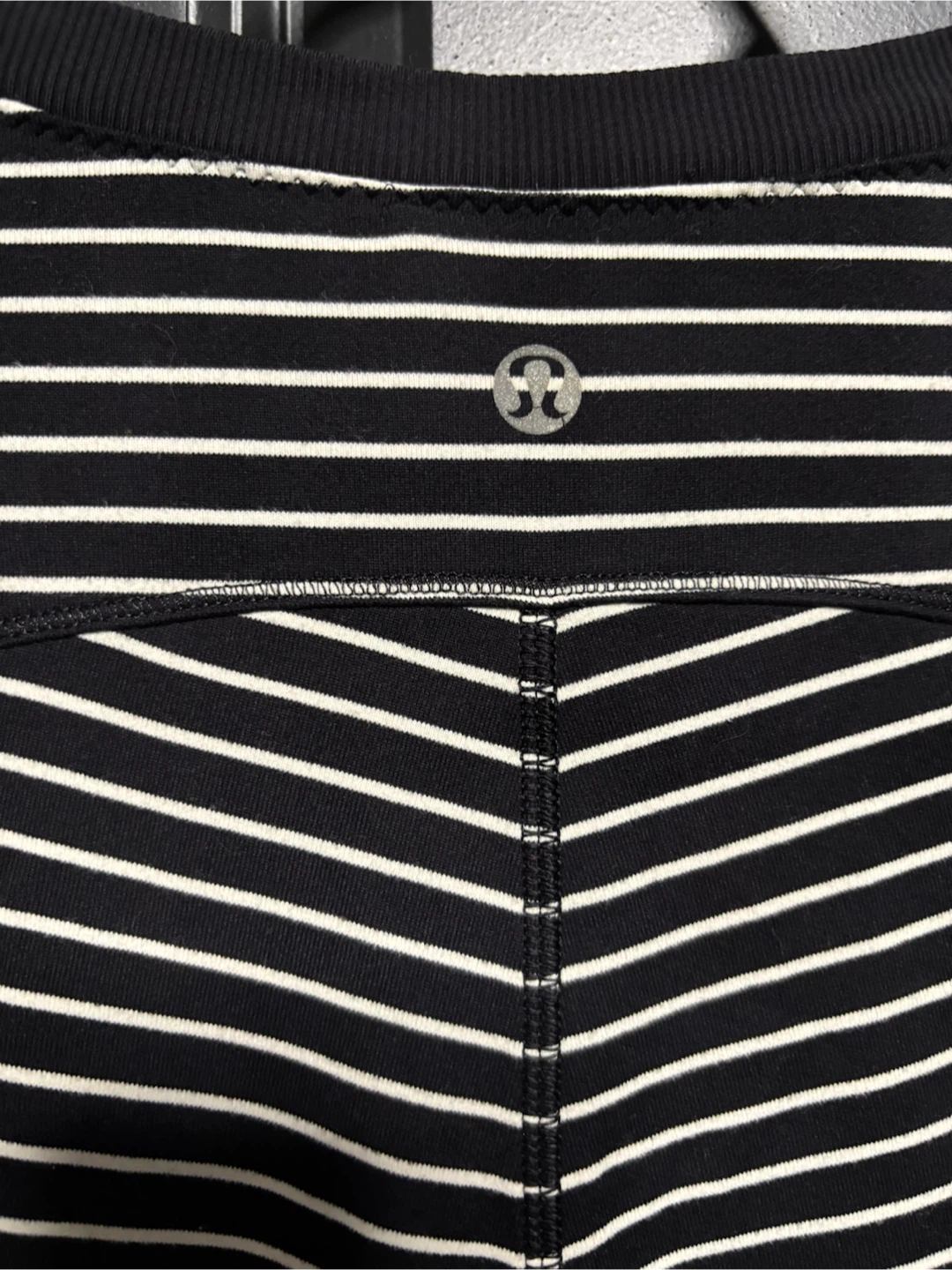 Lululemon Black and White Striped Long Sleeve - photo 5