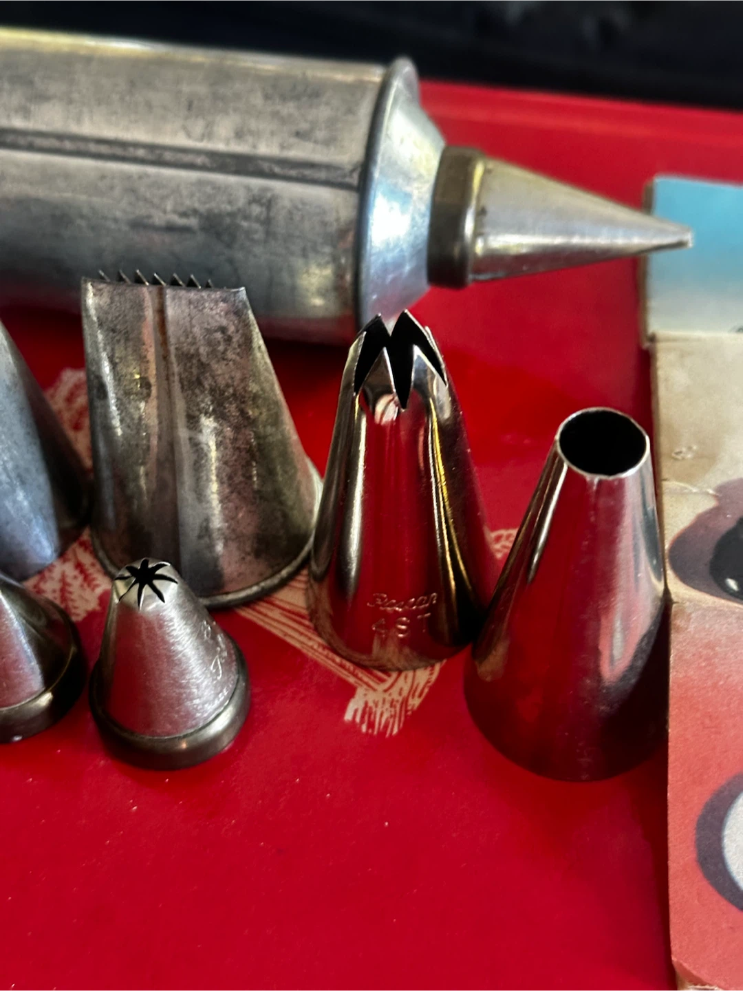 1950s Tala Icing Set w/ Original Booklet - photo 2