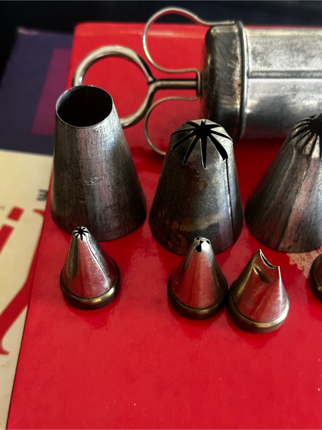1950s Tala Icing Set w/ Original Booklet - photo 4