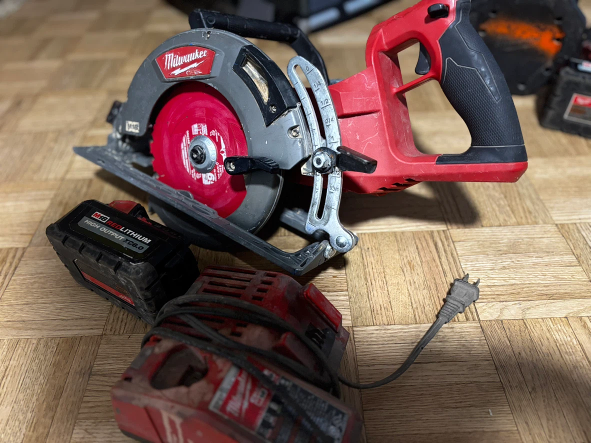Milwaukee M18 Cordless 6-1/2" Circular Saw Bundle