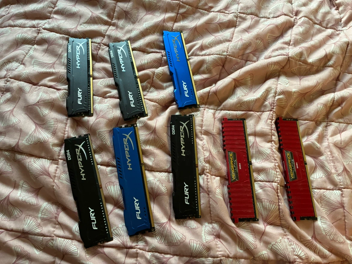 Assorted DDR4 RAM Sticks