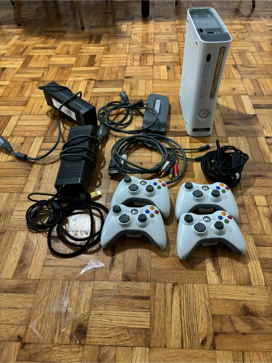 Xbox 360 Console 4 Controllers and hard drive