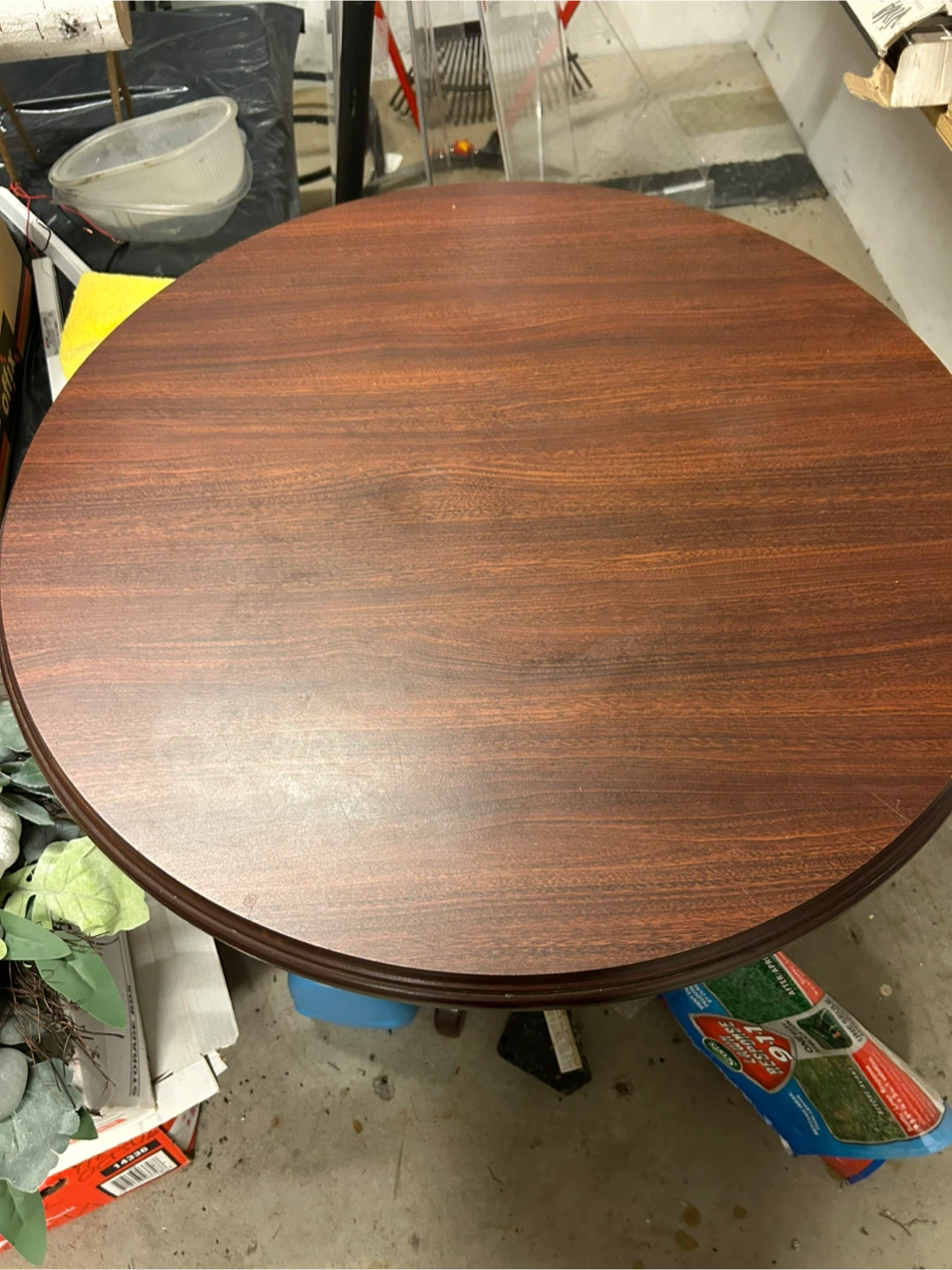 Round Wood Pedestal Dining Table