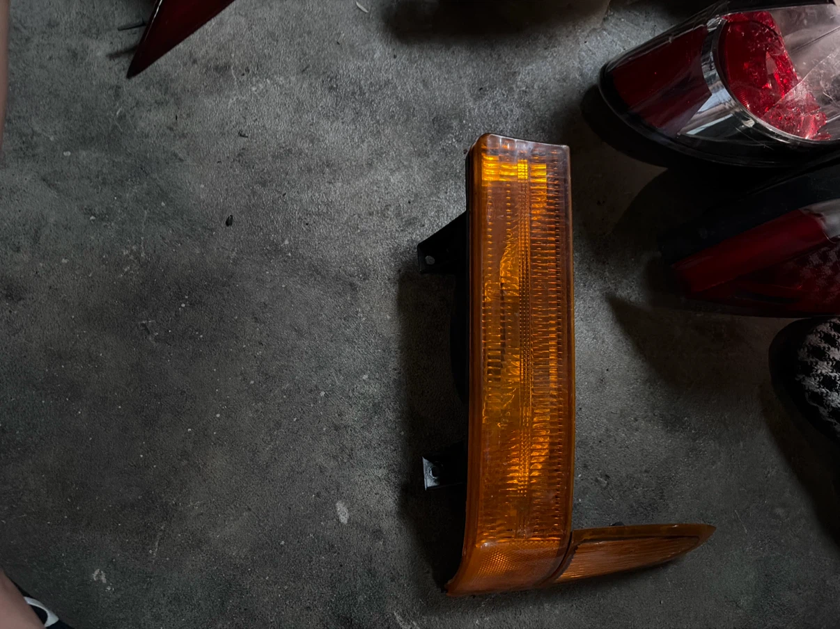 Automotive Corner Marker Light Assembly