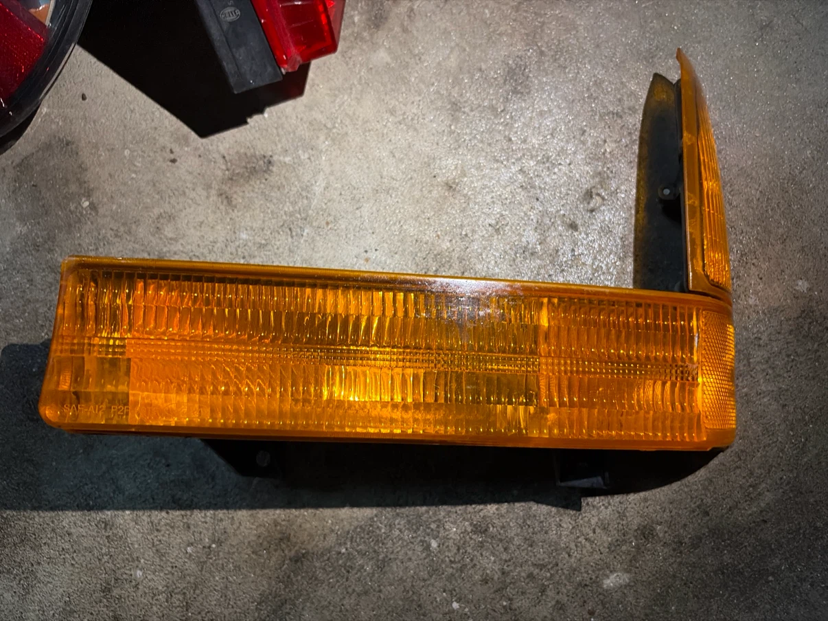 Automotive Corner Marker Light Assembly - photo 2