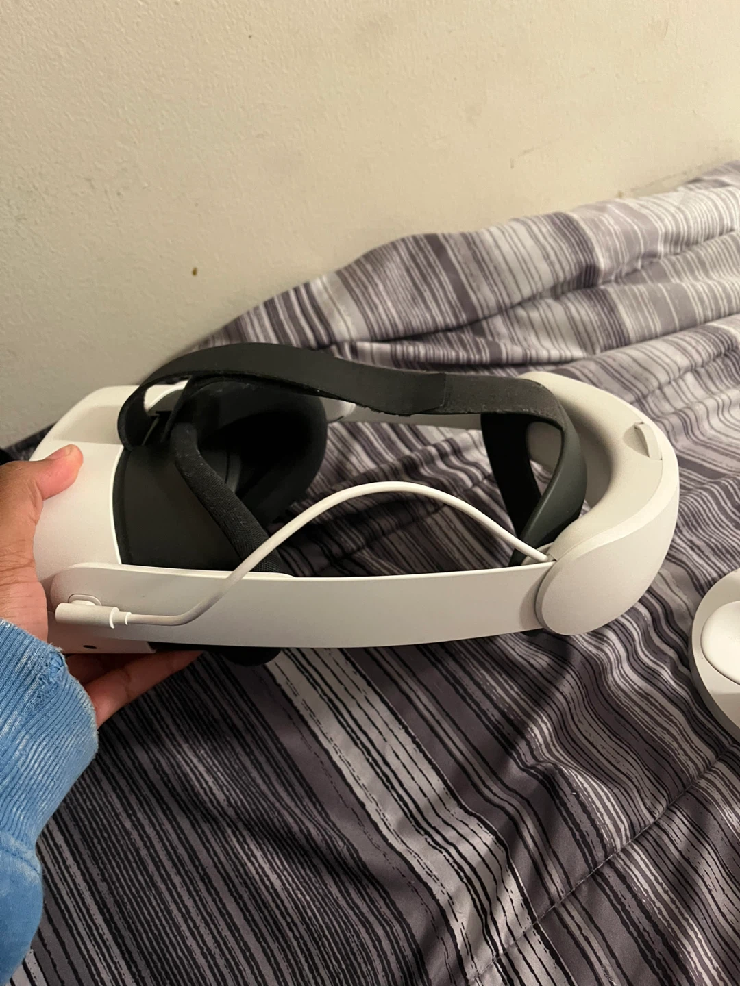 Meta Quest 3S 128GB Bundle + Elite Strap & Charging Dock - photo 3