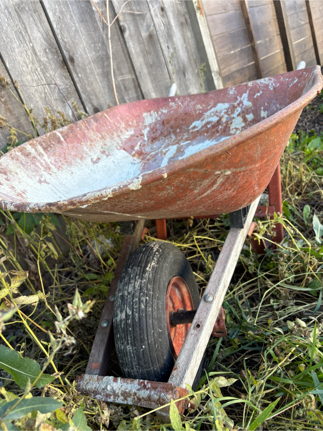 Garden Wheelbarrow - photo 2